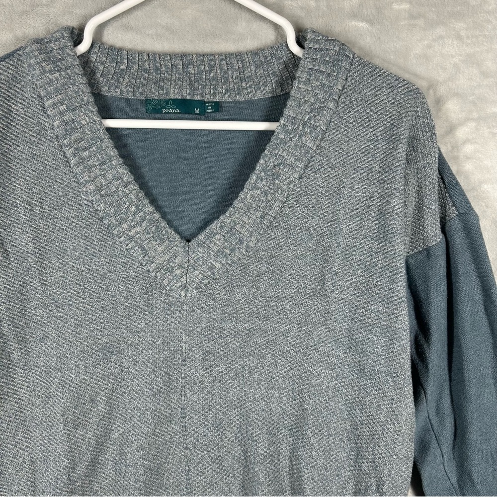 prAna Women’s Sweater Size M Blue V-Neck Long Sleeve Knit Pullover Casual